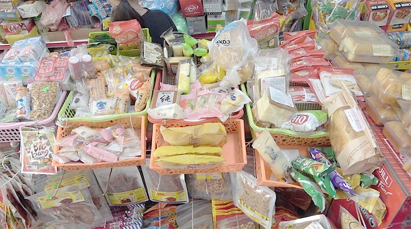 Banh-keo-gia-tran-lan-tren-thi-truong-ngay-tet