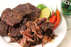 Đặc sản trâu gác bếp được làm từ thịt lợn nhiễm bẩn