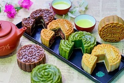 Bánh trung thu giá rẻ 15.000 đồng/cái tràn lan trên thị trường 