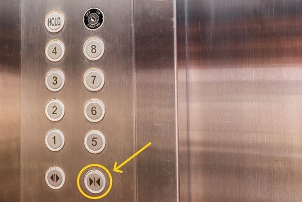 Cách đi thang máy liền mạch không bị dừng